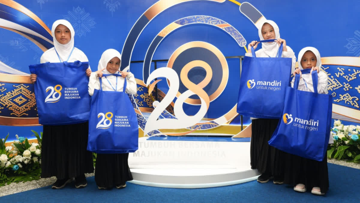 Foto: Bank Mandiri Bagikan 59.080 Paket Sembako di HUT ke-28