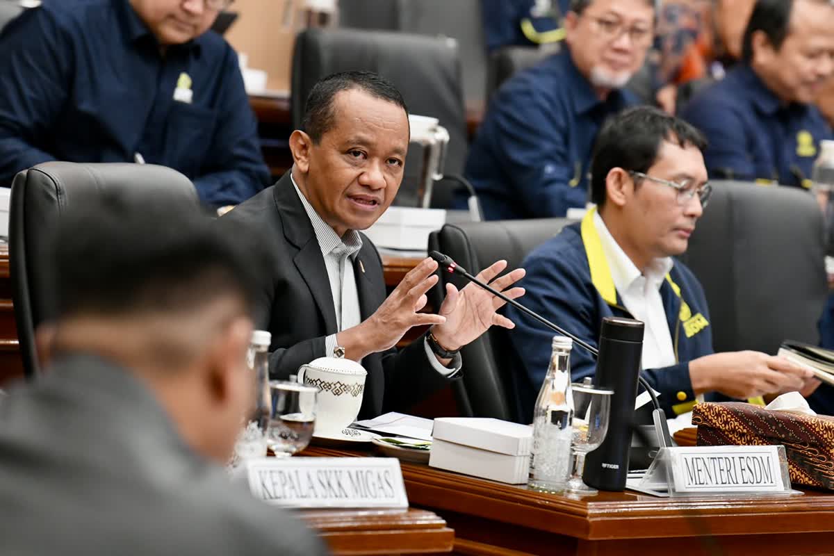 Foto: Bantuan Pasang Listrik ke 400 Ribu Rumah Tangga Ditarget 2027