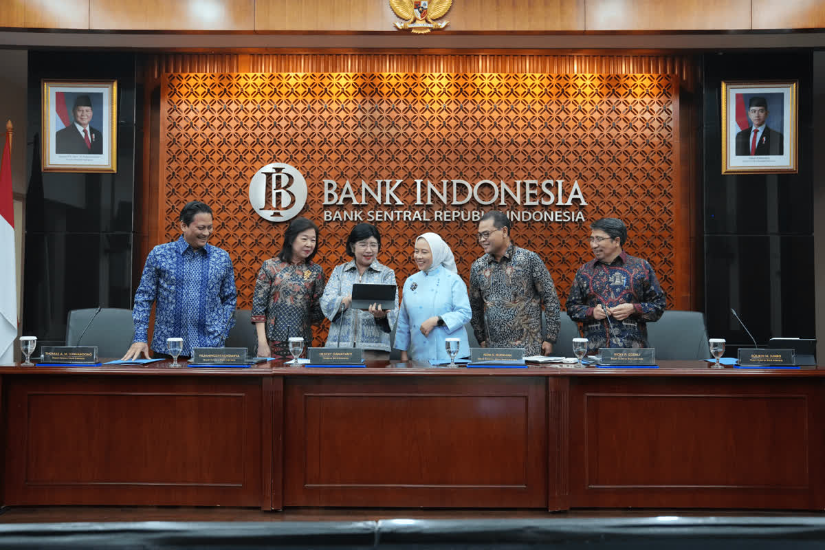 Foto: BI Tahan Suku Bunga Acuan 5,75% di Tengah Rupiah Tertekan