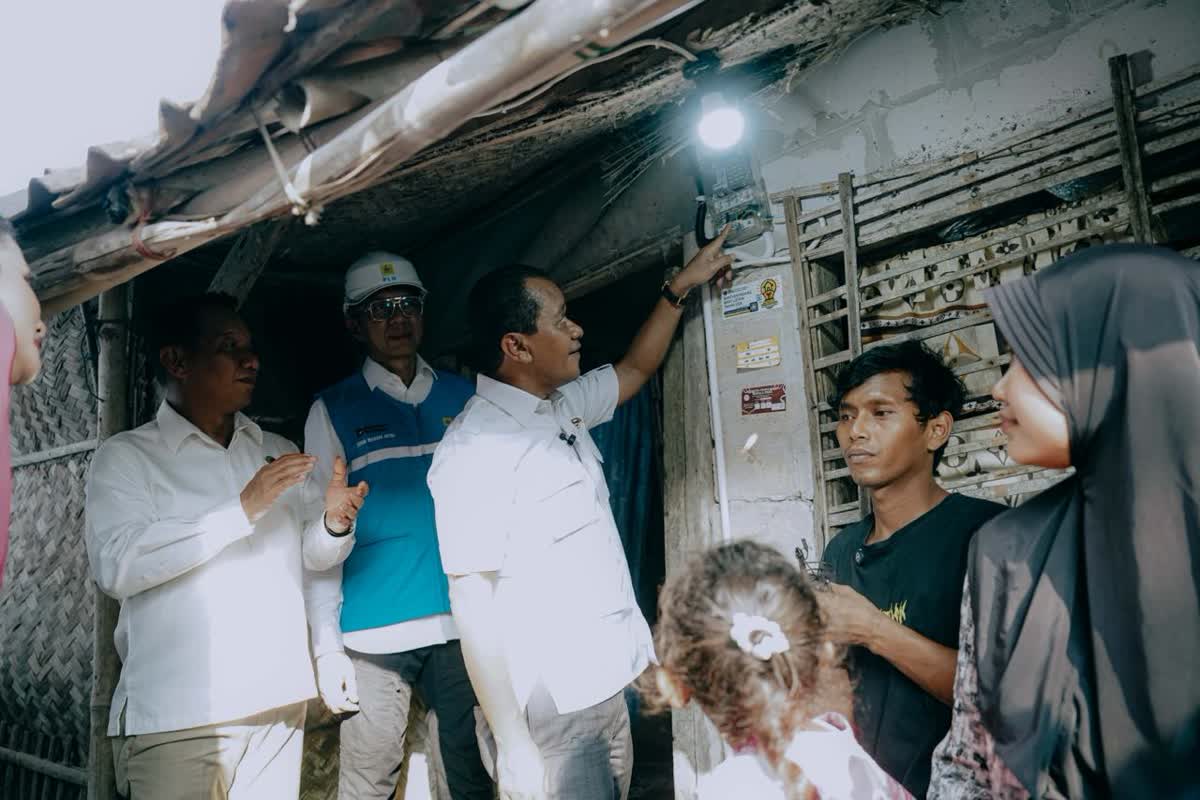 Foto: ESDM Kejar Listrik ke 11.000 Desa, Target 2029-2030