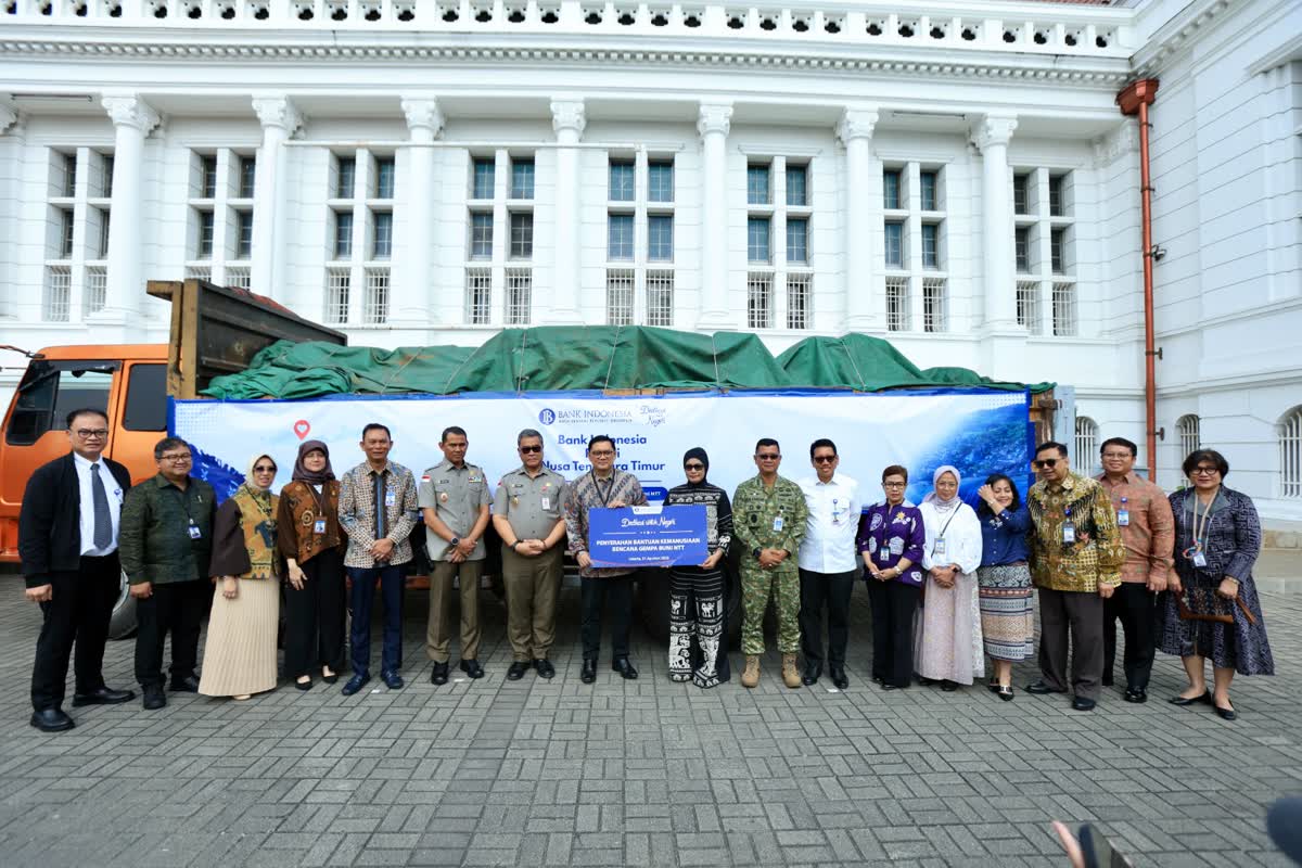 Foto: Gempa NTT: BI Kirim 32,5 Ton Bantuan, Amankan Uang Tunai