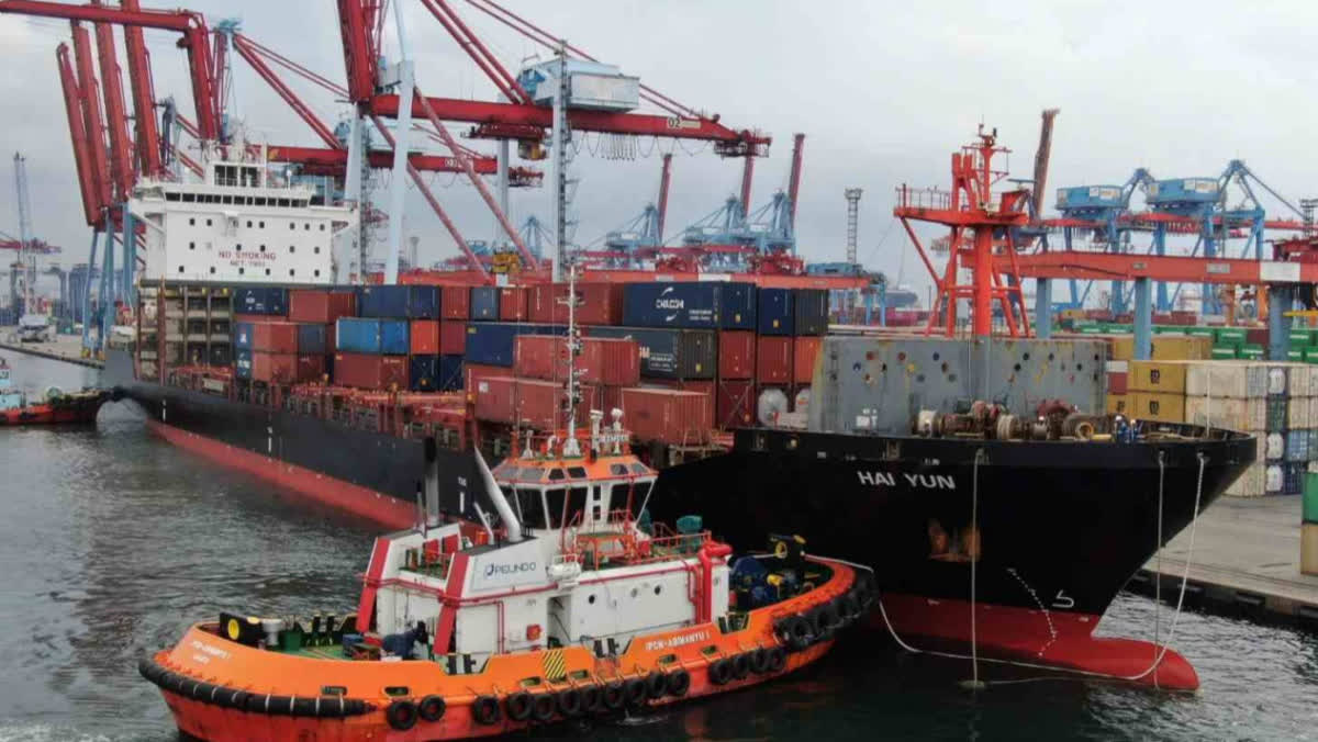 Foto: Kapasitas Pelabuhan Naik, Simpul Logistik Darat Perlu Dikuatkan