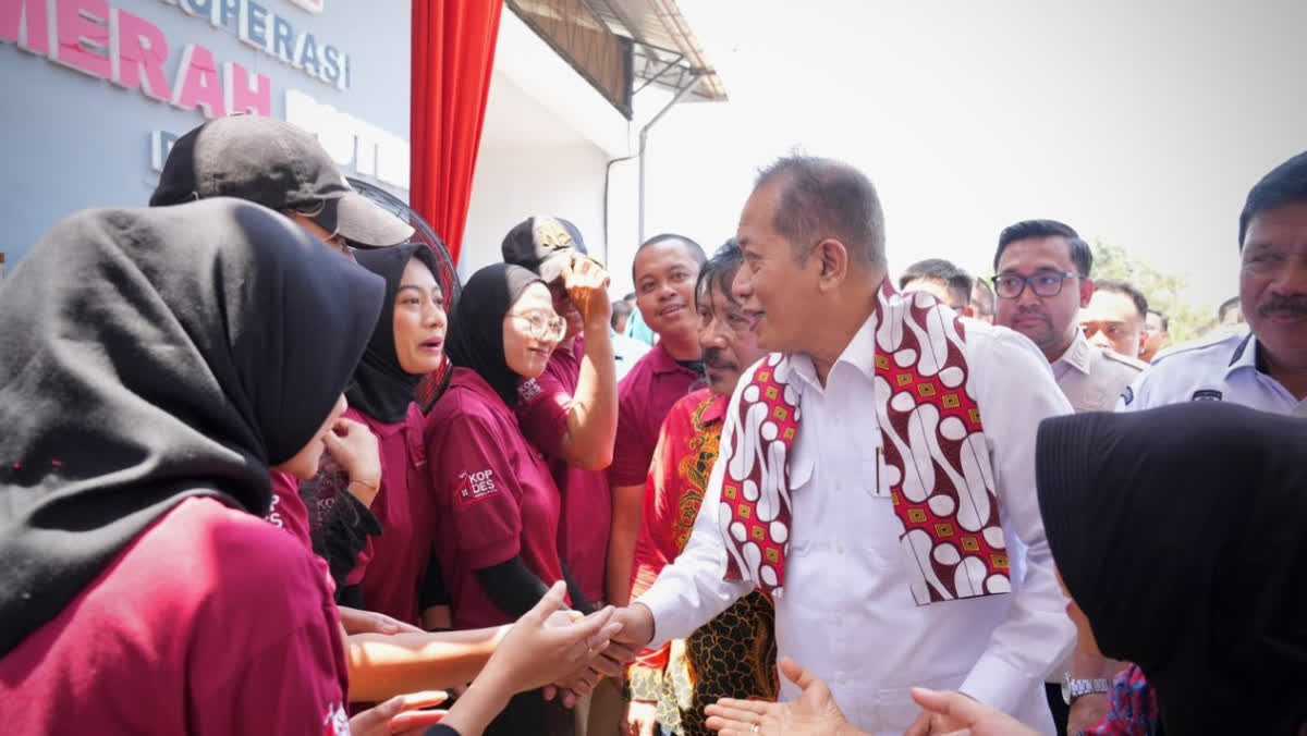 Foto: Koperasi Merah Putih Mulai Beroperasi di Jatim
