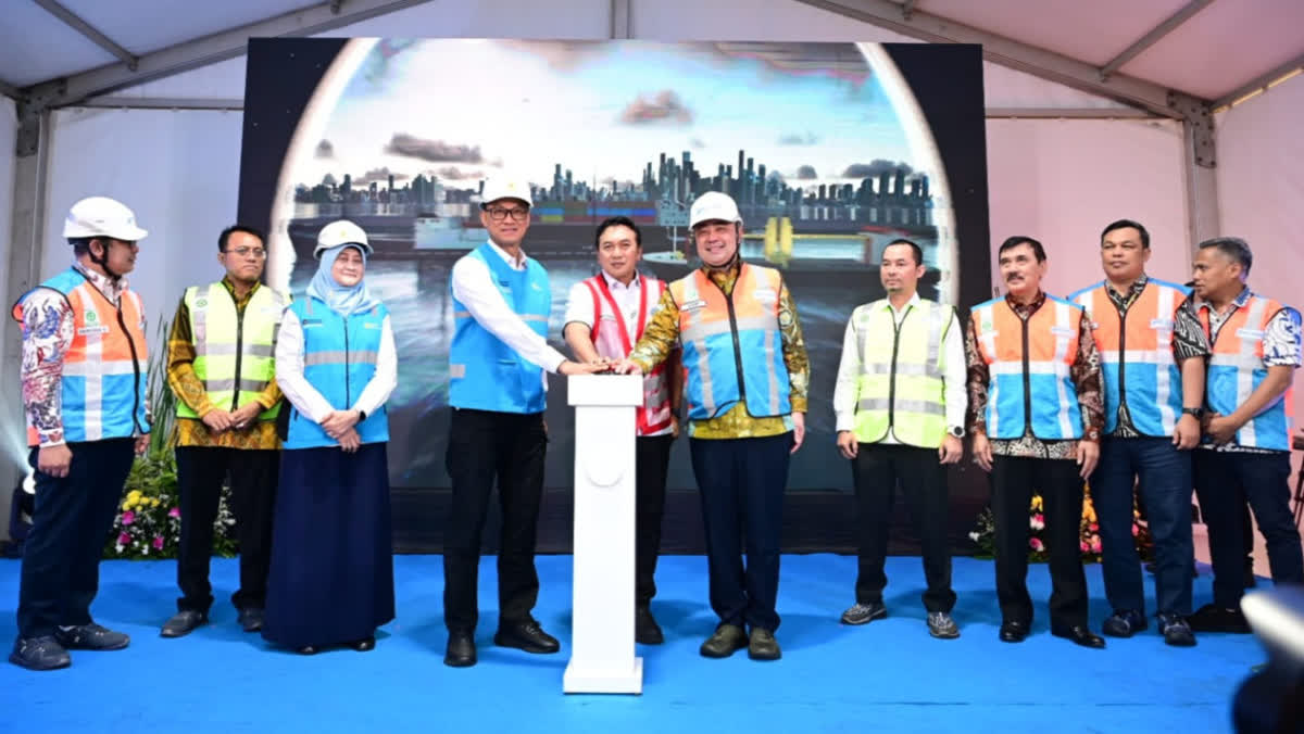 Foto: Pelindo Luncurkan Listrik Darat Kapal di Tanjung Priok