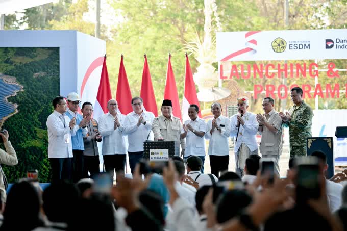 Foto: Pemerintah Luncurkan Tahap Awal PLTS 100 GWp di 6 Provinsi
