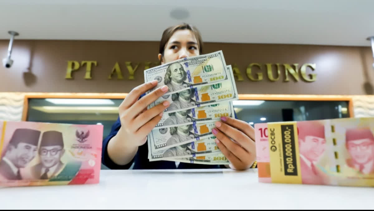 Foto: Rupiah Melemah ke Rp17.750 per Dolar AS Imbas Konflik AS-Iran