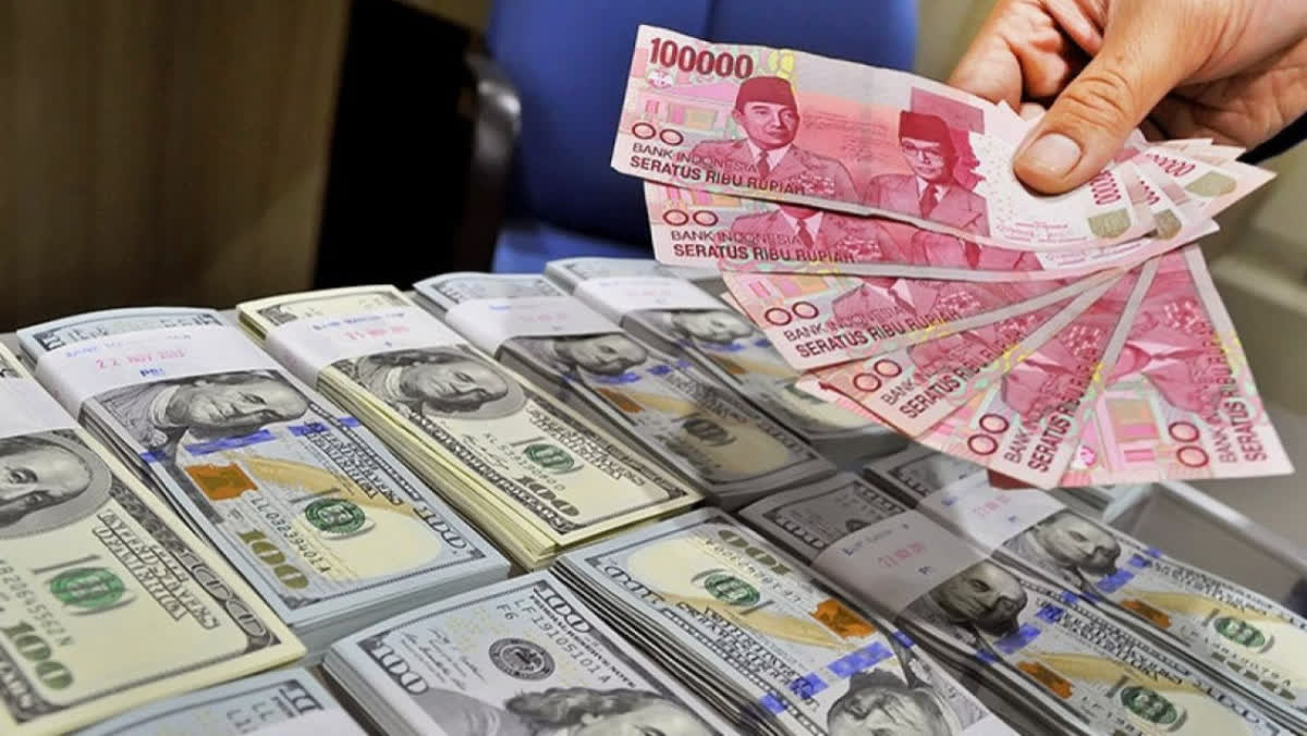 Foto: Rupiah Tertekan ke Rp17.847, BI Sebut Penyebabnya