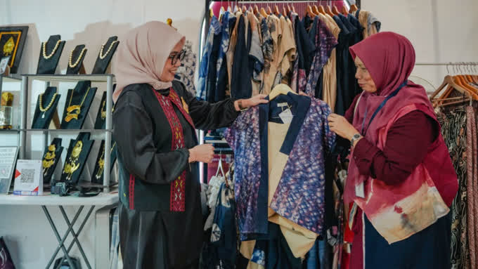 Foto: Sebelas UMKM Binaan Tampil di Panggung Indonesia Fashion Week