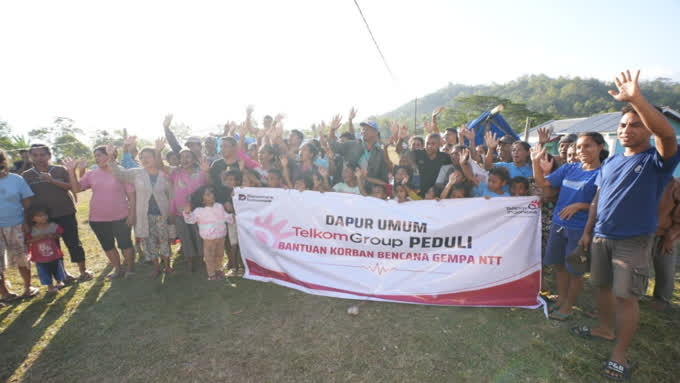Foto: TelkomGroup Salurkan Bantuan Rp1,3 M ke Korban Gempa NTT