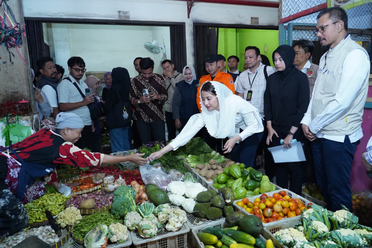 Foto: Tinjau Pasar Solo, Wamendag: Beras dan Gula Masih di Atas HET