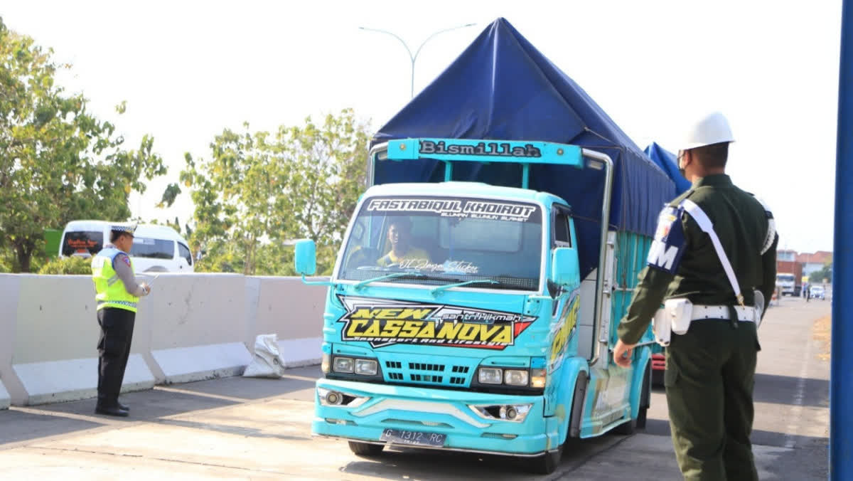 Foto: Truk Overload di Tol Masih Tinggi, RI Kejar Zero ODOL 2027