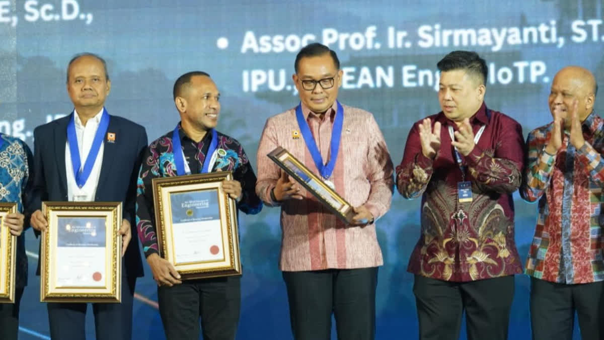 Foto: Wamen Investasi Raih Honorary Fellow dari ASEAN di CAFEO 44