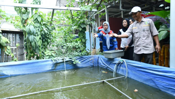 Foto: Warga Koja Ubah Sampah Jadi Sekolah dan Penghasilan